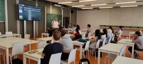 classroom-guest-lecture